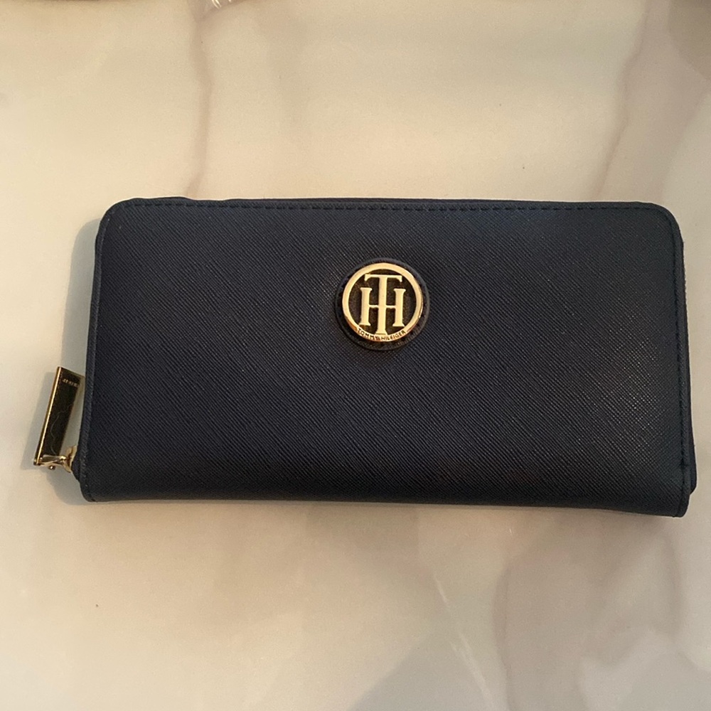Tommy Hilfiger navy wallet